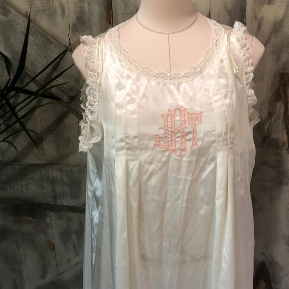 Vintage Eleanor Beard ruffled satin nightgown - Picture 2 of 9
